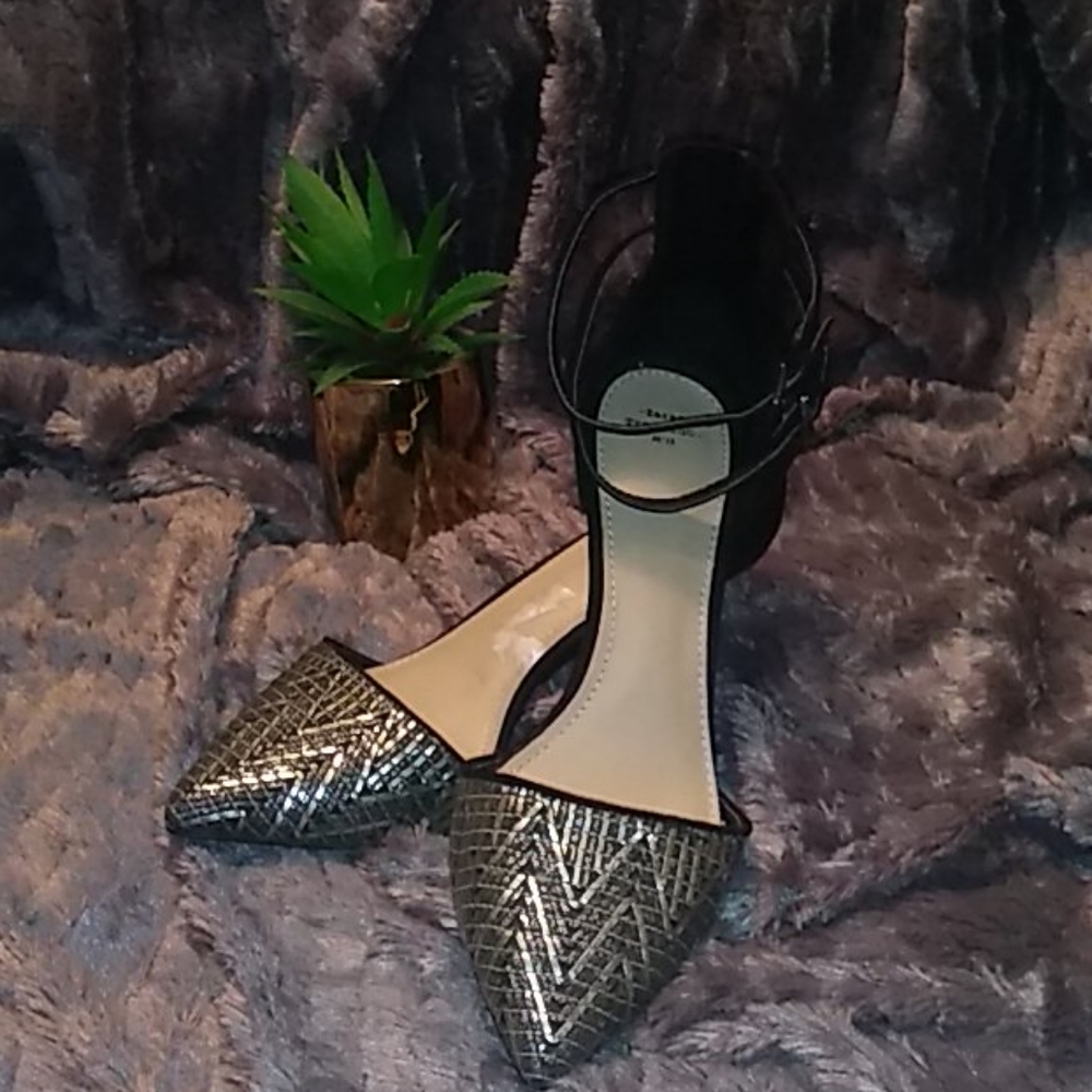 Like new Zara Trafaluc black and silver shoes